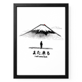 Fuji-Poster „I Will Come Back“ in A4 mit schwarzem Holzrahmen, Bergillustration und kleiner Figur.
