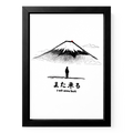 Fuji-Poster „I Will Come Back“ in A5 mit schwarzem Holzrahmen, Bergillustration und kleiner Figur.